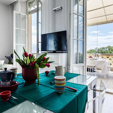 Amazing Sea View Flat * تيرّينْيا